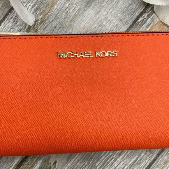 Michael Kors Jet Set Travel Large Saffiano Leather Quarter-Zip Wallet Bag Purse - Picture 2 of 10